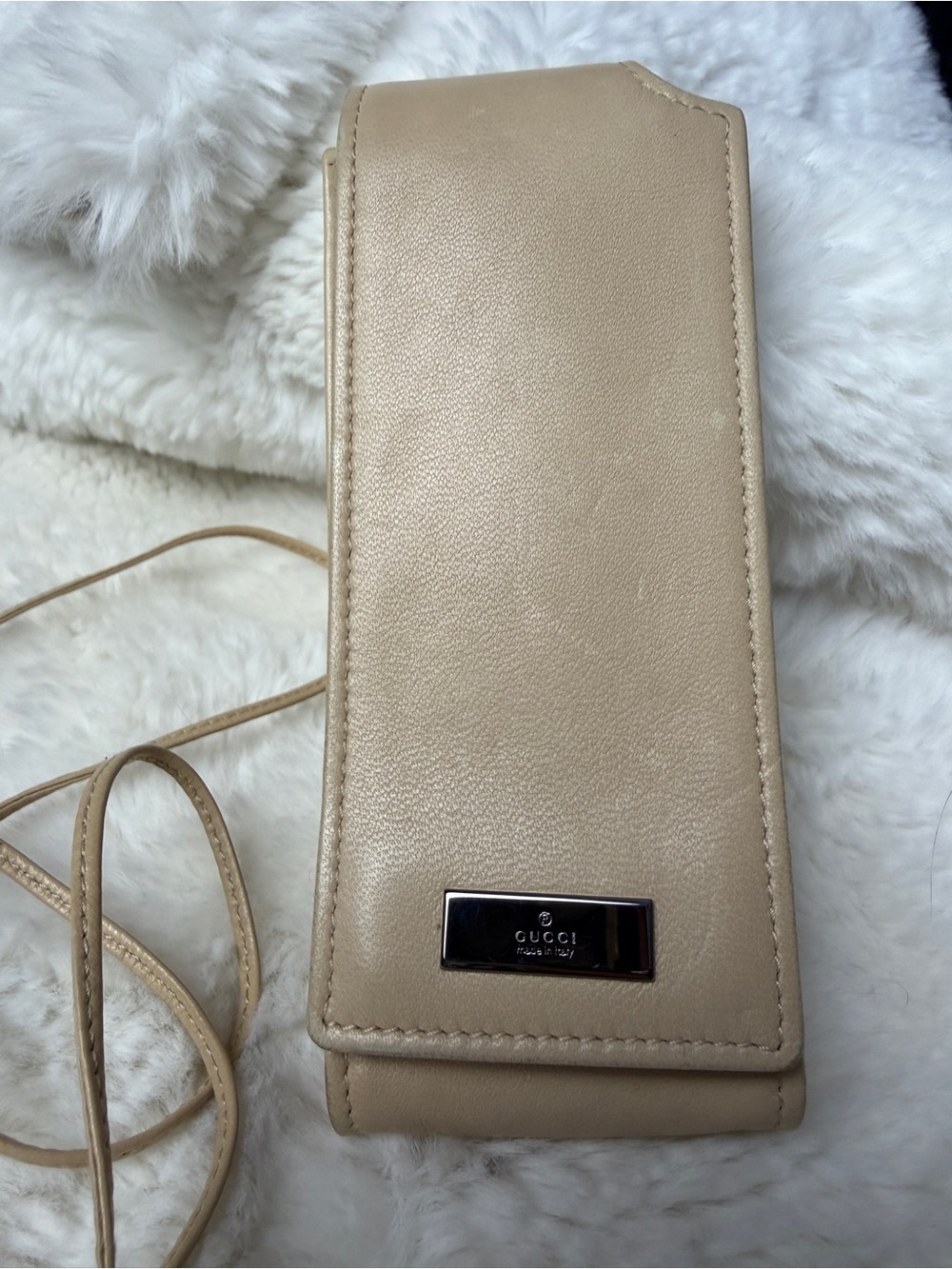 ☀️ Gucci Vintage Minimalist Smooth Beige Leather Neck Strap Phone Case Pouch